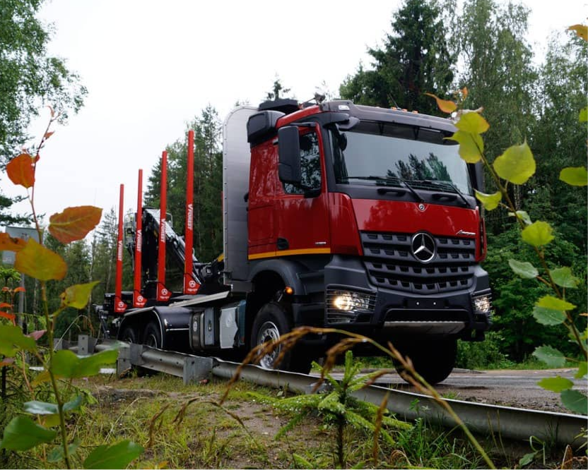 Сортиментовоз на шасси Mercedes-Benz Arocs 3351 с надстройкой V-Forest и КМУ